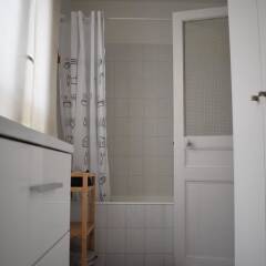 Апартаменты Spacious 1 Bedroom Apartment in 10th Arrondissement ванная