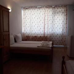Отель Zlatna Kotva Guest House Аврен сейф в номере