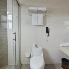 Отель Joyfulstar Hotel Pudong Airport Chenyang Китай, Шанхай - отзывы, цены и фото номеров - забронировать отель Joyfulstar Hotel Pudong Airport Chenyang онлайн ванная фото 2