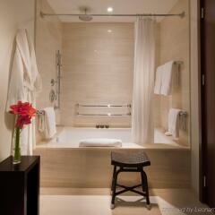 Отель The Langham, New York, Fifth Avenue США, Нью-Йорк - 8 отзывов об отеле, цены и фото номеров - забронировать отель The Langham, New York, Fifth Avenue онлайн ванная