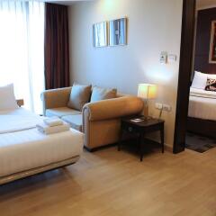 Отель Admiral Premier Sukhumvit 23 By Compass Hospitality Бангкок комната для гостей фото 4
