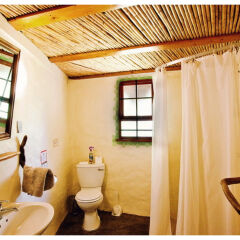 Отель Chrislin African Lodge ванная