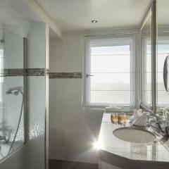 Отель Maison Astor Paris, Curio Collection by Hilton ванная