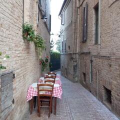 Отель Montelupone Bed & Breakfast Монтелупоне