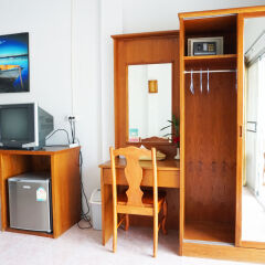 Отель Pensiri House сейф в номере