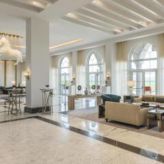 Отель Al Habtoor Polo Resort интерьер отеля