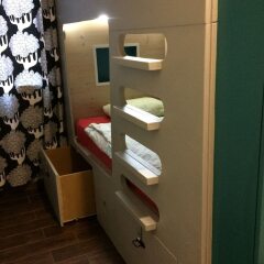 Hostel One Paralelo Барселона сейф в номере