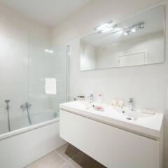 Отель Sweet Inn Apartments Charité Бельгия, Брюссель - отзывы, цены и фото номеров - забронировать отель Sweet Inn Apartments Charité онлайн ванная фото 2