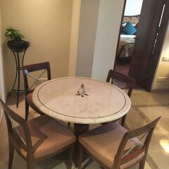 Отель The LaLiT Mumbai балкон