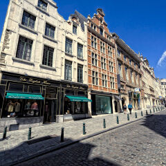 Отель Charles Home - Grand Place Aparthotel спортивное сооружение