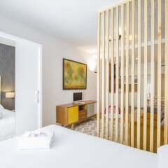 Апартаменты Urban District Apartments - Atocha Stylish with pool комната для гостей фото 4