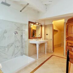 Отель Spanish Steps Terrace Penthouse сауна