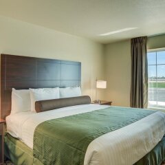 Отель Cobblestone Inn & Suites - Altamont комната для гостей фото 5