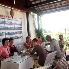 Отель Windy River Homestay гостиничный бар