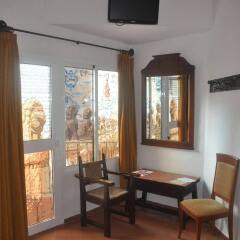 Отель Hostal Temático El Cid Испания, Фуэнхирола - отзывы, цены и фото номеров - забронировать отель Hostal Temático El Cid онлайн интерьер отеля