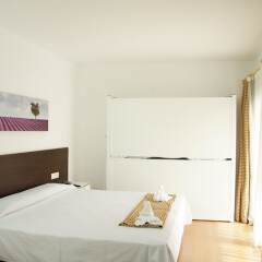 Adia Hotel Cunit Playa сейф в номере