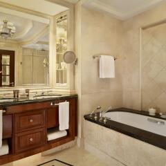 Отель The Ritz-Carlton, Guangzhou ванная