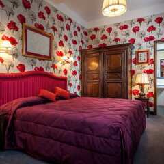 Отель Hôtel Saint Germain Des Prés сейф в номере