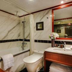 Отель Conifer Boutique Hotel Вьетнам, Ханой - отзывы, цены и фото номеров - забронировать отель Conifer Boutique Hotel онлайн ванная