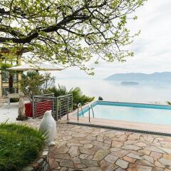 Отель Luxury Italian Lakes Villa With Private Pool, Gym, Bbq, Free Wifi, Lake Views Италия, Вербания - отзывы, цены и фото номеров - забронировать отель Luxury Italian Lakes Villa With Private Pool, Gym, Bbq, Free Wifi, Lake Views онлайн бассейн фото 2