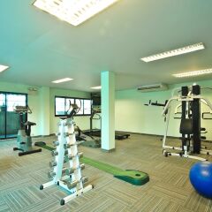 Отель Admiral Suites Sukhumvit 22 By Compass Hospitality Бангкок фитнесс-зал