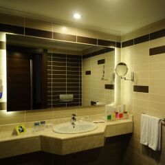 Roma Beach Resort & Spa Турция, Сиде - отзывы, цены и фото номеров - забронировать отель Roma Beach Resort & Spa онлайн ванная