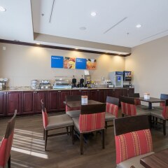 Отель Comfort Inn & Suites Maingate South питание фото 2