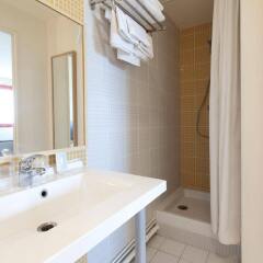 Отель Hôtel Orly Superior ванная