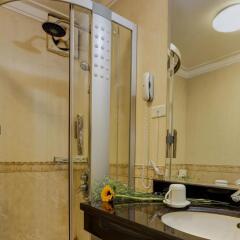 Отель Hanoi Little Town Hotel Вьетнам, Ханой - отзывы, цены и фото номеров - забронировать отель Hanoi Little Town Hotel онлайн ванная