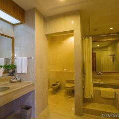 Отель Copthorne Orchid Hotel Penang Малайзия, Пенанг - отзывы, цены и фото номеров - забронировать отель Copthorne Orchid Hotel Penang онлайн ванная