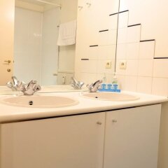 Отель EU Residence by ApartmentsApart Бельгия, Брюссель - отзывы, цены и фото номеров - забронировать отель EU Residence by ApartmentsApart онлайн ванная