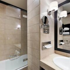 Отель Rotary Geneva MGallery by Sofitel Швейцария, Женева - отзывы, цены и фото номеров - забронировать отель Rotary Geneva MGallery by Sofitel онлайн ванная