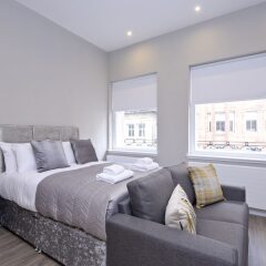 Апартаменты Destiny Scotland Apartments at Nelson Mandela Place комната для гостей фото 3