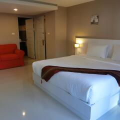Отель crystal suites pattaya комната для гостей фото 2