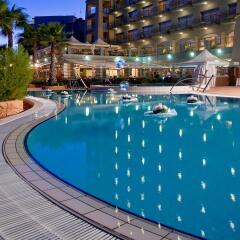 Cavalieri Art Hotel бассейн
