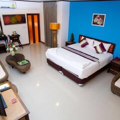 Отель Ploy Khumthong Boutique Resort Бангкок комната для гостей фото 5