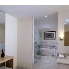 Отель InterContinental Miami сейф в номере