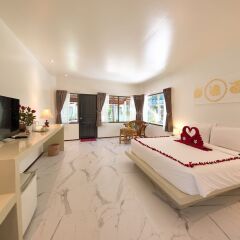 Отель Crystal Bay Yacht Club комната для гостей