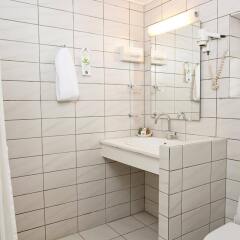 Отель Best Western Knudsens Gaard Оденсе ванная фото 2