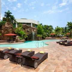 Отель Diamond Hotel Philippines Филиппины, Манила - отзывы, цены и фото номеров - забронировать отель Diamond Hotel Philippines онлайн бассейн