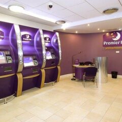Отель Premier Inn Manchester Central банкомат