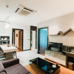 Отель Vertical Suite Бангкок комната для гостей фото 5
