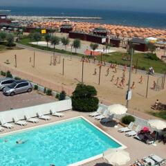 Hotel Nuovo Belvedere Римини пляж фото 2