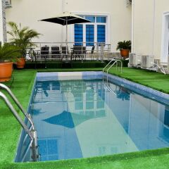 Отель Caledonian Suites бассейн