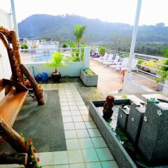Arita Hotel Patong фитнесс-зал