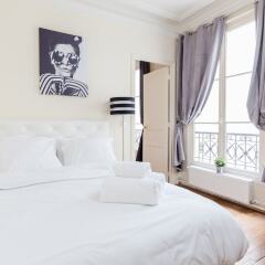 Апартаменты Arc de Triomphe Champs Elysees Apartment комната для гостей фото 5