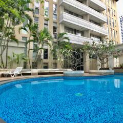Отель Twin Peaks Sukhumvit Suites Бангкок бассейн