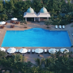 Отель The Leela Palace Bangalore бассейн фото 2