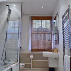 Отель 1 Bedroom Townhouse Apartment in Notting Hill Великобритания, Лондон - отзывы, цены и фото номеров - забронировать отель 1 Bedroom Townhouse Apartment in Notting Hill онлайн ванная
