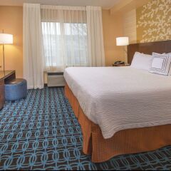 Отель Fairfield Inn & Suites by Marriott Frederick комната для гостей фото 3
